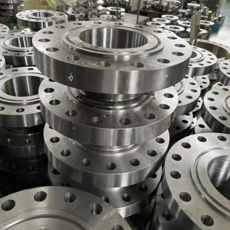 2500# 8-palcové vysokotlakové príruby dodané do Vietnamu pre petrochemickú elektráreň.
