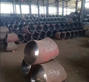 KOLENÁ Z UHLÍKOVEJ OCELE S PRIEMEROM 1020 MM SA BALIA A ODSIELAJÚ DO VIETNAMU.